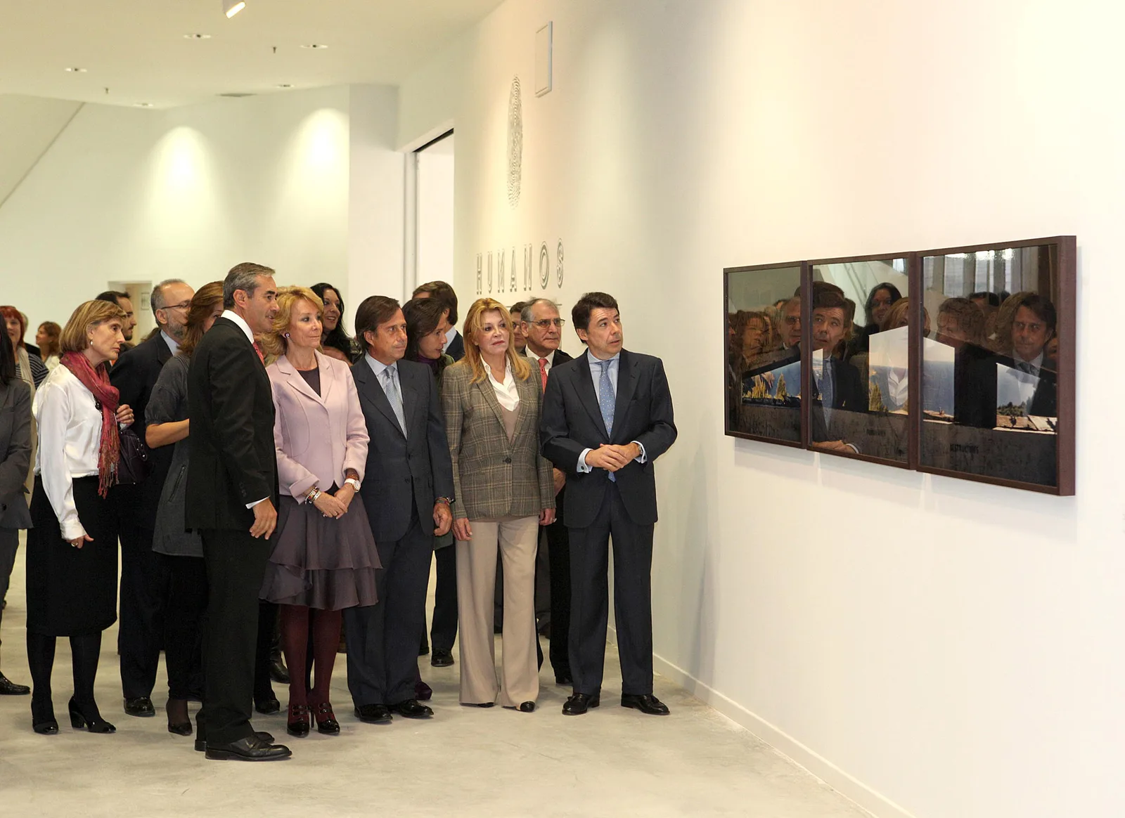 HUMANOS: Acciones, historia y fotografía