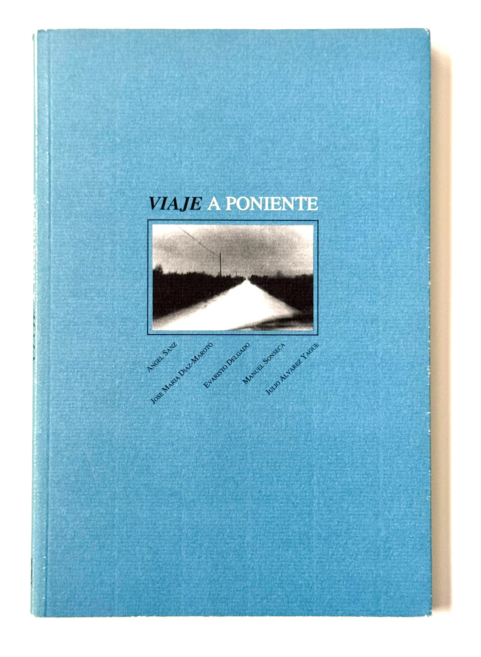 Medidas: 21x15 cm. Páginas: 70 páginas.Textos: Paco Nadal. Edición: autoedición Impresión: TF Artes Gráficas. Precio: 35 € Solicitar a josemaria.diazmaroto@gmail.com