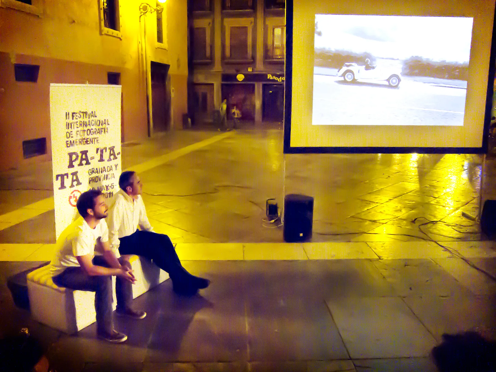 Cecilio Puertas (Director del Festival) y Díaz-Maroto. El taller formó parte de la programación oficial del II FESTIVAL INTERNACIONAL DE FOTOGRAFÍA EMERGENTE PA-TA-TA, organizado en la Ciudad de Granada del 16 de mayo hasta el 5 de junio de 2011.