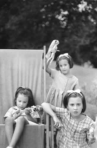 Dos Barbies y una Chavel