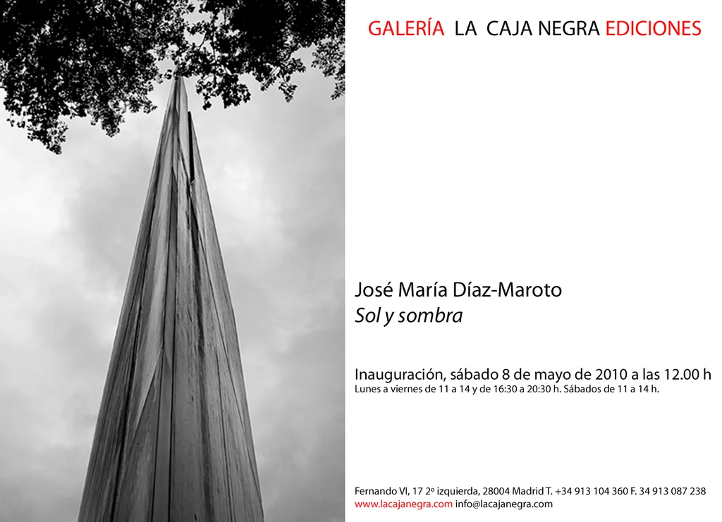 Al margen de alusiones taurinas o combinaciones alcohólicas el título Sol y sombra alude a la vida, al color y al esplendor pero también al dolor, a la muerte y a la desaparición. La cadencia de las imágenes que componen este trabajo, con un principio pero sin un final, propone un sinfín de dualidades que se relacionan con los conceptos de luz y oscuridad: el bien y el mal, la esperanza y la desesperación, el frío y el calor, el norte y el sur. La sencillez y simpleza de los lugares fotografiados conforman además un escenario soñado en el que el lugar y la ubicación real de cada toma fotográfica representan únicamente un dato geográfico, una anécdota, frente a la relación que se establece entre las imágenes. Esa constante dualidad no significa sin embargo que la puesta en escena se reduzca a los tradicionales dípticos, dado que el “sol y la sombra” en muchas ocasiones están presentes en una misma imagen. Tal es el caso de la imagen de la Puerta de Brandemburgo (Berlín), donde un espacio arquitectónico contiene una carga de simbolismo que ha sobrevivido, impasible y durante largo tiempo, a dos formas muy distintas de convivencia definidas con una carga de ironía hasta hace veinte años, como este y oeste, la luz y las tinieblas…